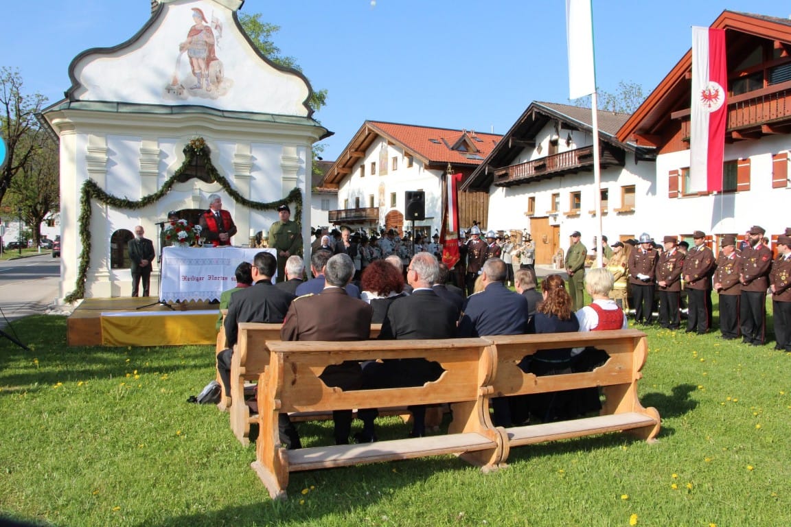 Floriankapelle in Reutte mit Feuerwehr und Messe