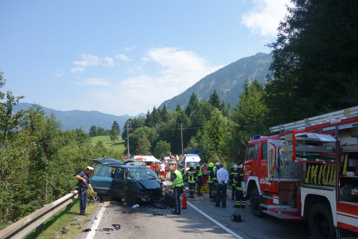 Schwerer Verkehrsunfall auf der B179 im Bereich "Katzenberg"