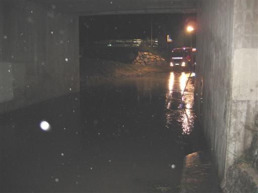 Unterführung überflutet