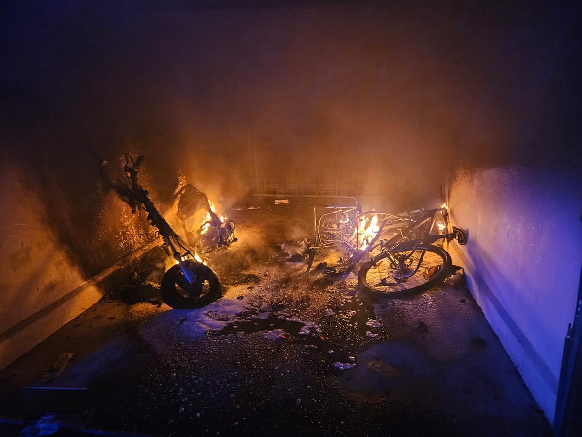 Moped löste Garagen Brand aus