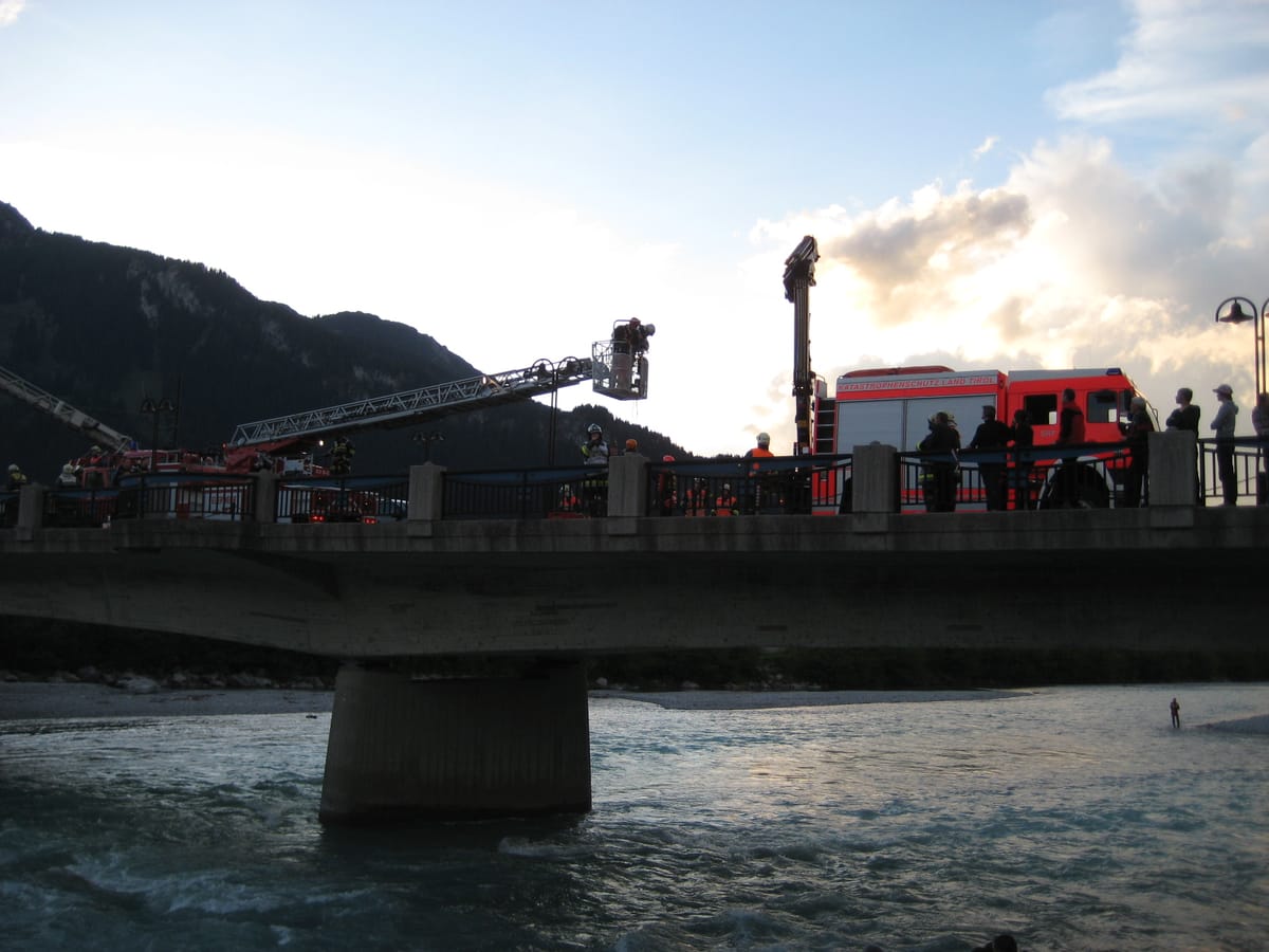 Wildwasserübung im Bereich der Lechaschauer Brücke