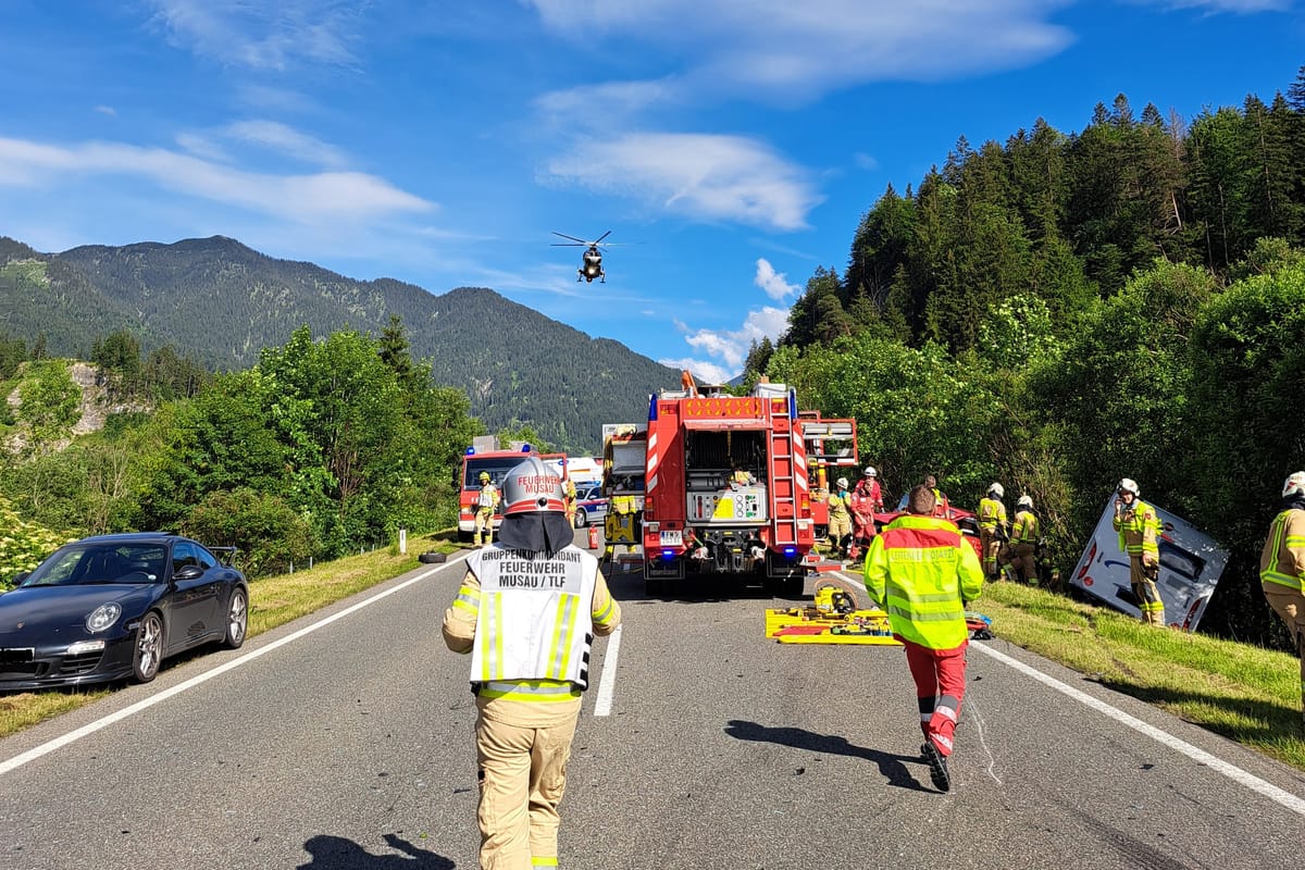 Verkehrsunfall mit vier beteiligten Fahrzeugen