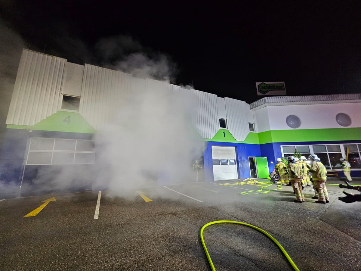 Übung: Werkstattbrand im Reifenzentrum Achleitner