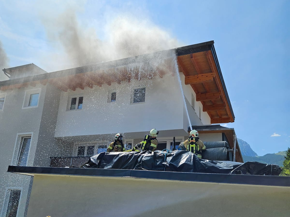 Dachstuhlbrand in der Allgäuer Straße