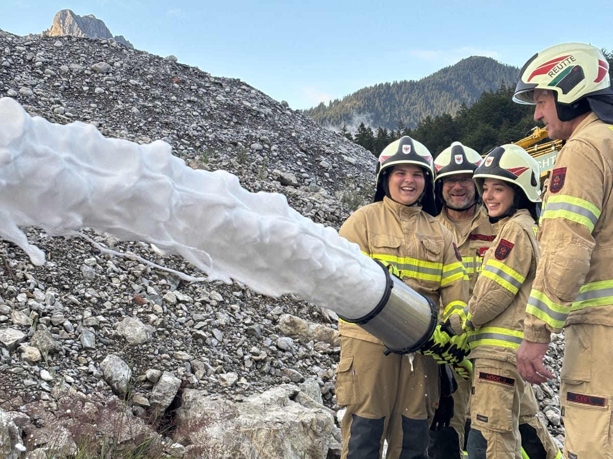 Ausbildung: Schaum im Feuerwehreinsatz