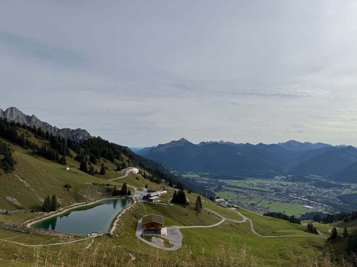 Familienwanderung am Hahnenkamm