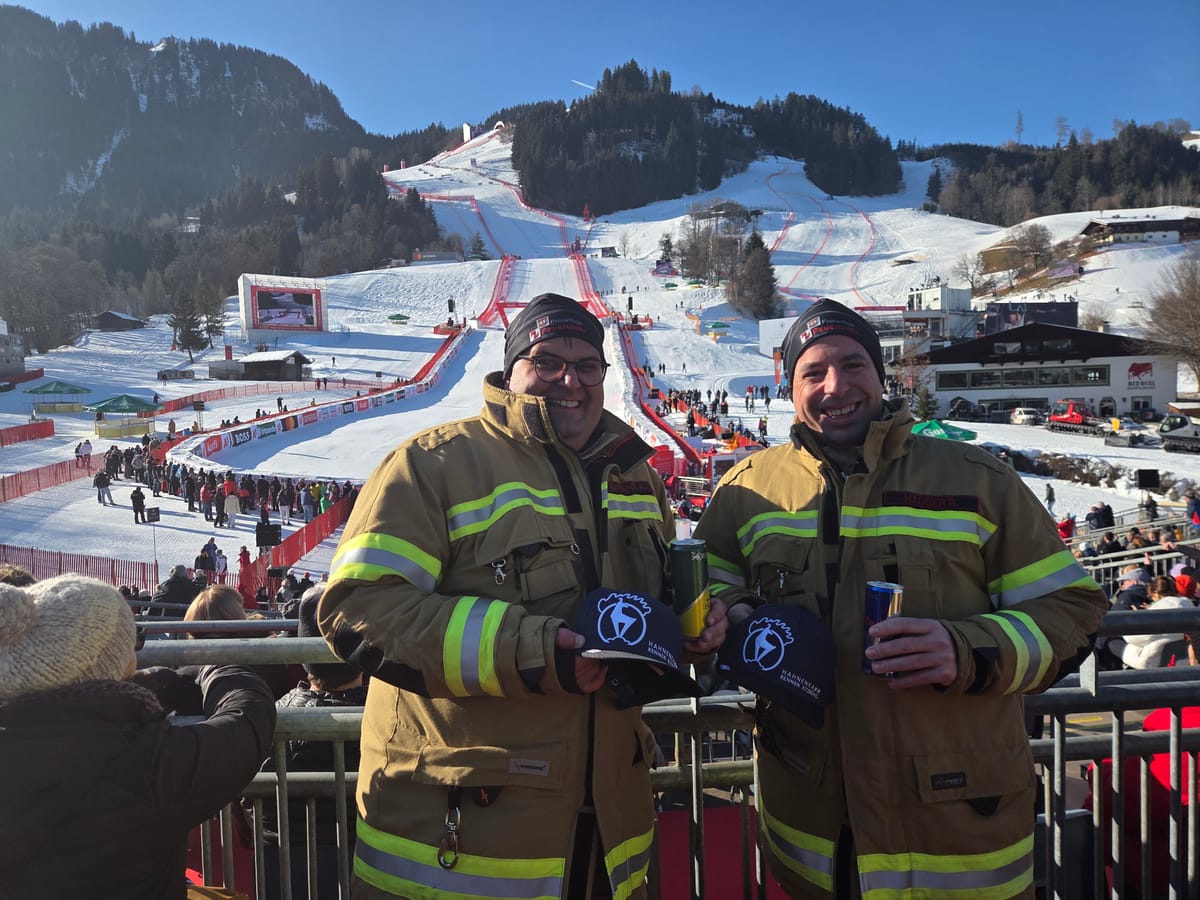 Besuch bei den Vorbereitungen zum legendären Hahnenkamm-Skirennen