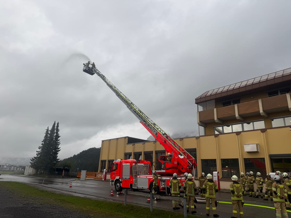 Fit für den Einsatz mit der neuen Drehleiter