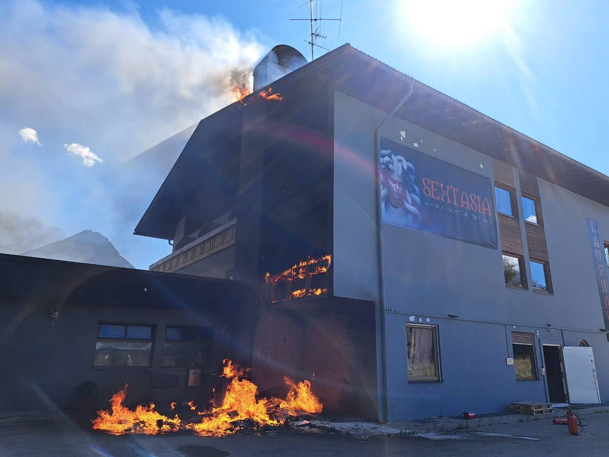 Fassadenbrand beim ehemaligen Urisee Hotel