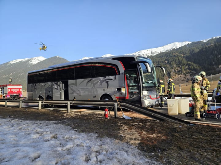 Verkehrsunfall auf der B179 bei Lähn-Wengle – PKW gegen Bus